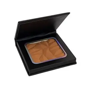 Tina Mattern Powder Bronzer features a finely milled formula for seamless blending. Perfect for contouring and achieving a sun-kissed glow.