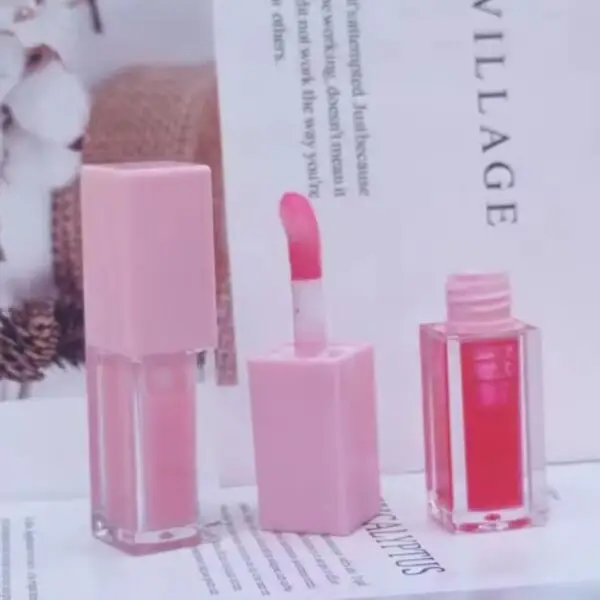 Tina Mattern Lip Plumping Gloss – With Hyaluronic Acid - Image 3