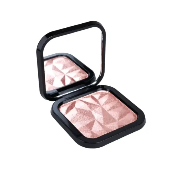 Tina Mattern Highlighter – Lightweight, blendable highlighter for a natural glow.