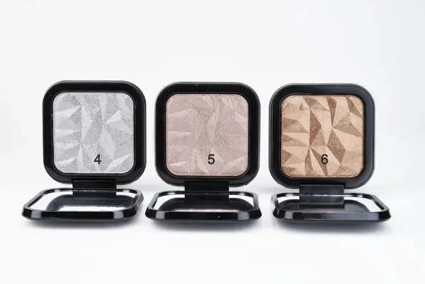 Tina Mattern Shimmer Diamond Highlighter – Radiant Glow for All Skin Types - Image 3