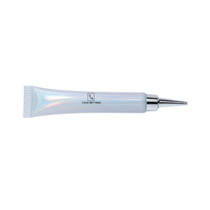 Tina Mattern Eye and Lip Primer for a smooth, long-lasting base that prevents creasing and fading. Suitable for all skin types.