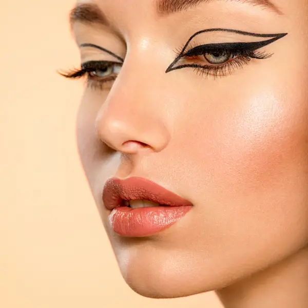 Tina Mattern Black Waterproof Felt Tip Eyeliner – Ultra-Thin Precision - Image 4