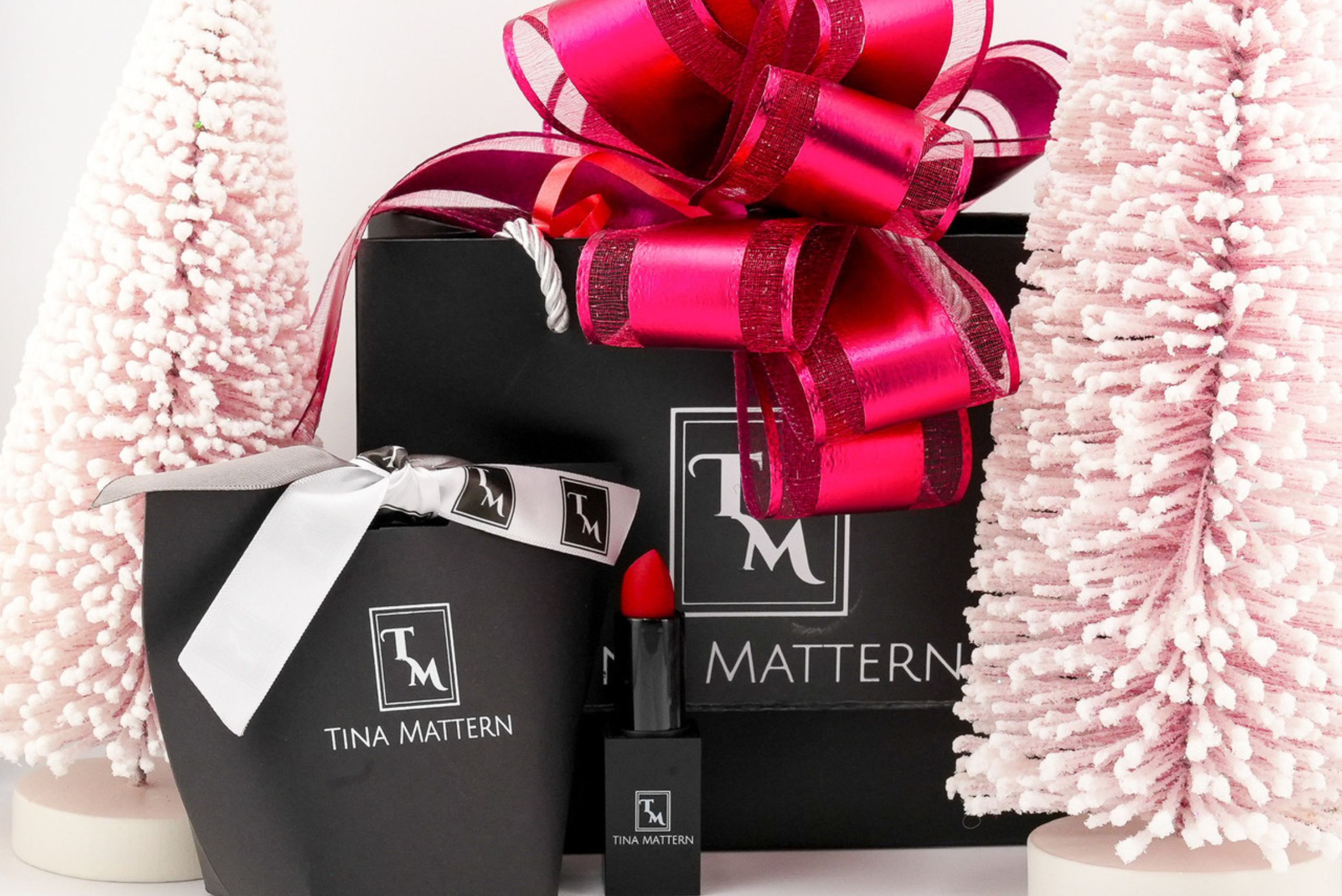 A beautifully wrapped custom skincare gift set by Tina Mattern, featuring vegan and cruelty-free skincare products.